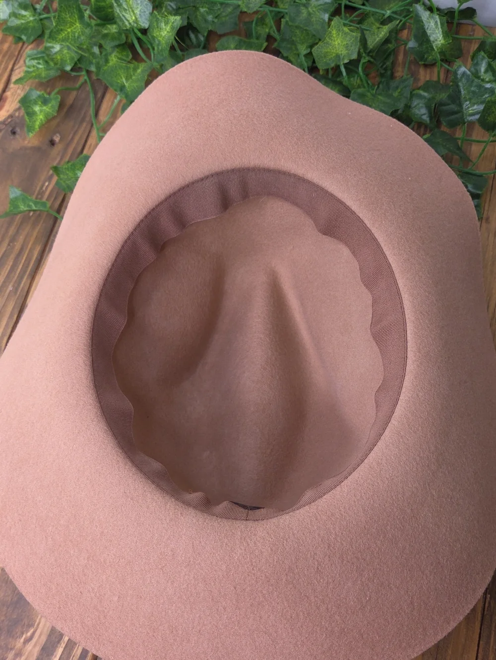 Unknown Brand. Wide Brim Wool Hat. OSFA. Excellent Condition